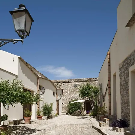 Delightful Charming House With Pool And All The Facilities You Need *