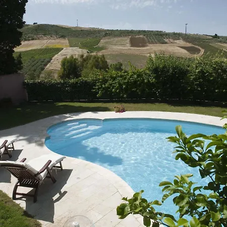 Dom wakacyjny Delightful Charming House With Pool And All The Facilities You Need *