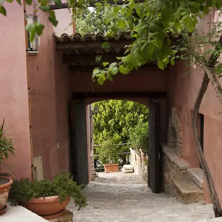 Delightful Charming House With Pool And All The Facilities You Need